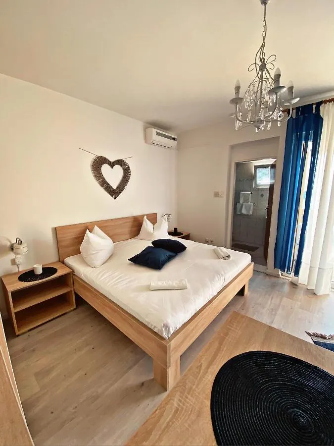 The Manzoni Family 3 Hotel Punat 0*,